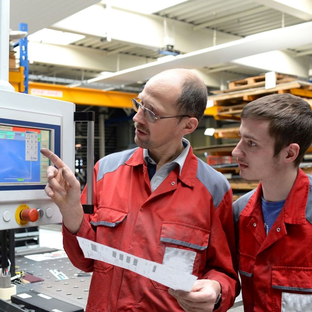 Industriemeister-in-Betonsteinindustrie-Keramik-Naturwerkstein